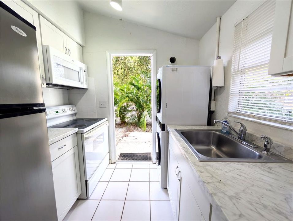 待售: $450,000 (4 贝兹, 0 浴室, 1248 平方英尺)