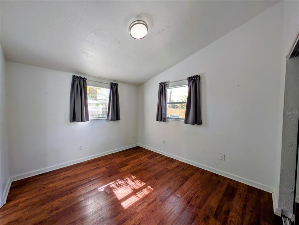 待售: $450,000 (4 贝兹, 0 浴室, 1248 平方英尺)