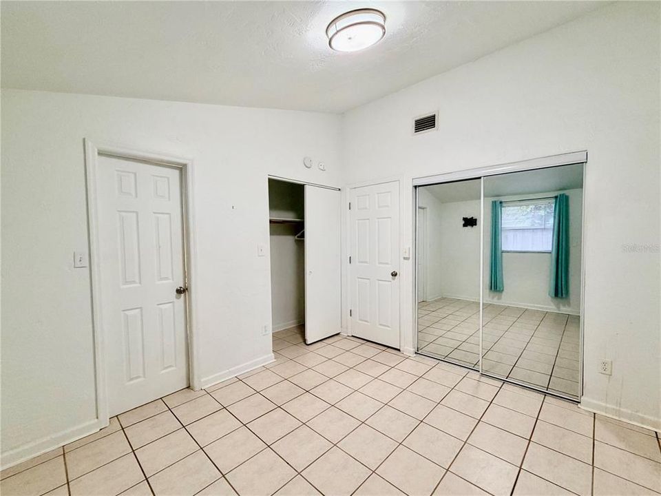 待售: $450,000 (4 贝兹, 0 浴室, 1248 平方英尺)