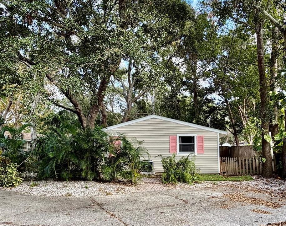 待售: $450,000 (4 贝兹, 0 浴室, 1248 平方英尺)