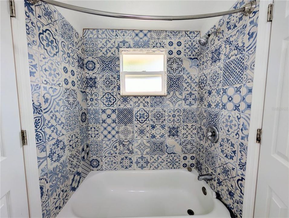 待售: $450,000 (4 贝兹, 0 浴室, 1248 平方英尺)