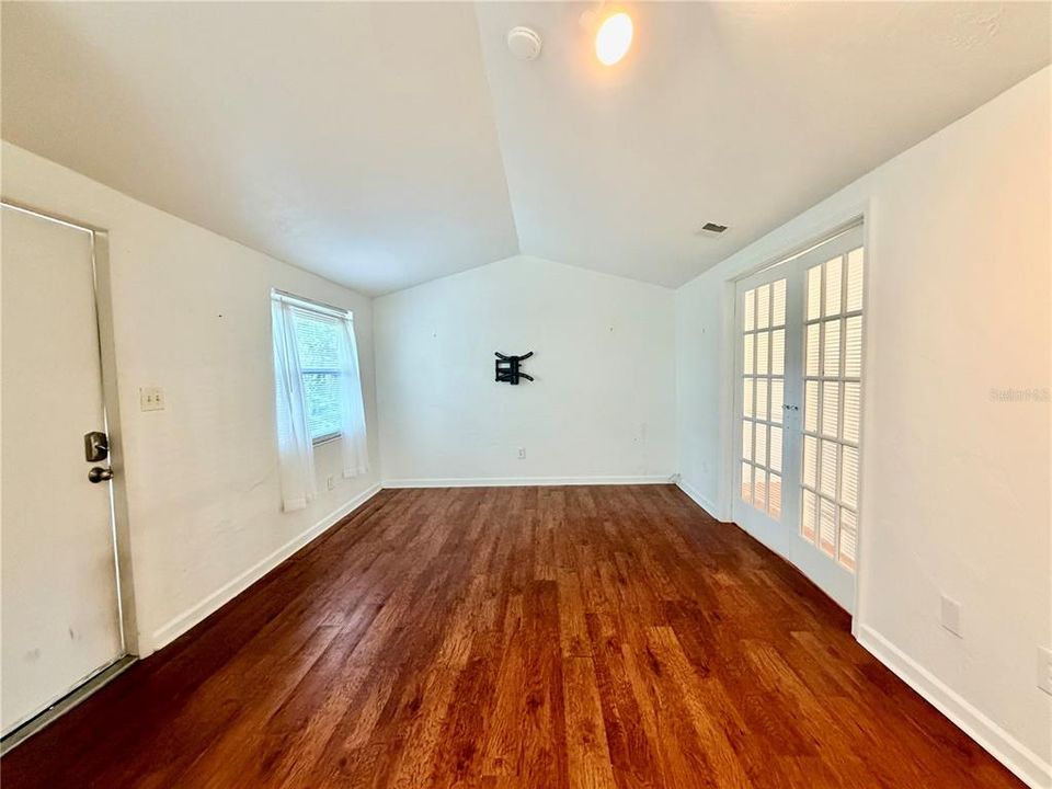 待售: $450,000 (4 贝兹, 0 浴室, 1248 平方英尺)