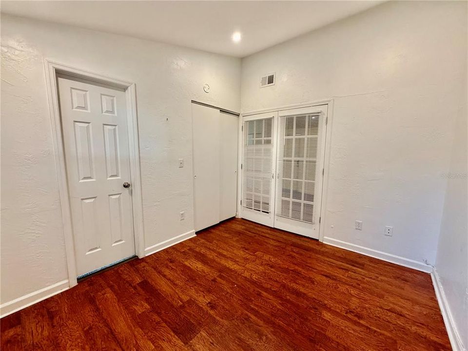 待售: $450,000 (4 贝兹, 0 浴室, 1248 平方英尺)