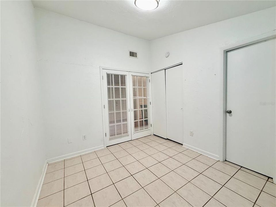 待售: $450,000 (4 贝兹, 0 浴室, 1248 平方英尺)