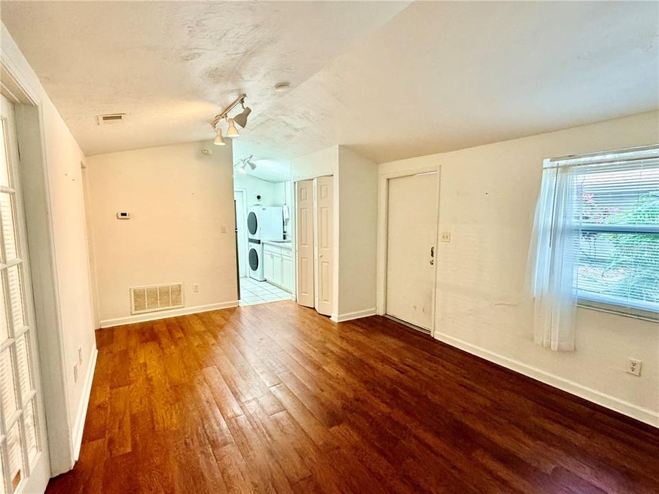 待售: $450,000 (4 贝兹, 0 浴室, 1248 平方英尺)