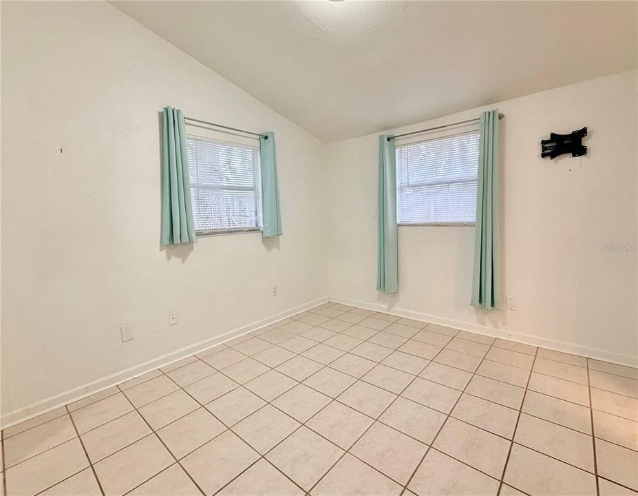 待售: $450,000 (4 贝兹, 0 浴室, 1248 平方英尺)