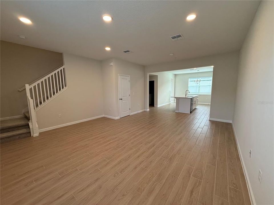 For Rent: $2,600 (3 beds, 2 baths, 1693 Square Feet)