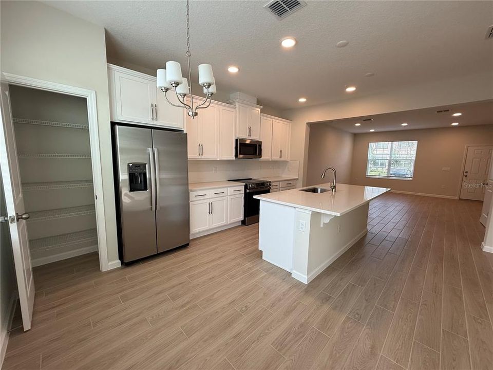 For Rent: $2,600 (3 beds, 2 baths, 1693 Square Feet)