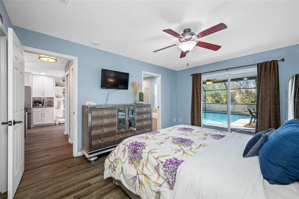 For Sale: $419,900 (3 beds, 2 baths, 1403 Square Feet)