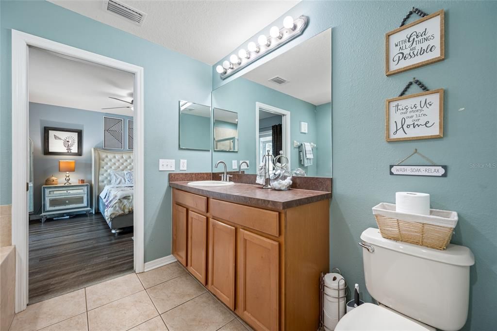 For Sale: $419,900 (3 beds, 2 baths, 1403 Square Feet)