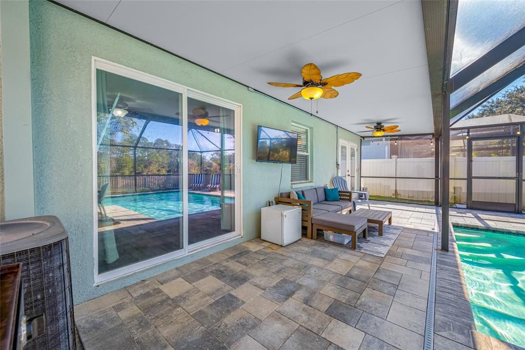 For Sale: $419,900 (3 beds, 2 baths, 1403 Square Feet)