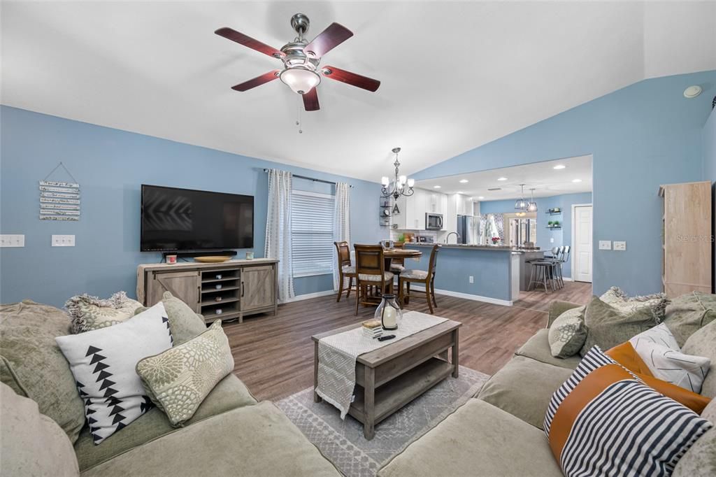 For Sale: $419,900 (3 beds, 2 baths, 1403 Square Feet)
