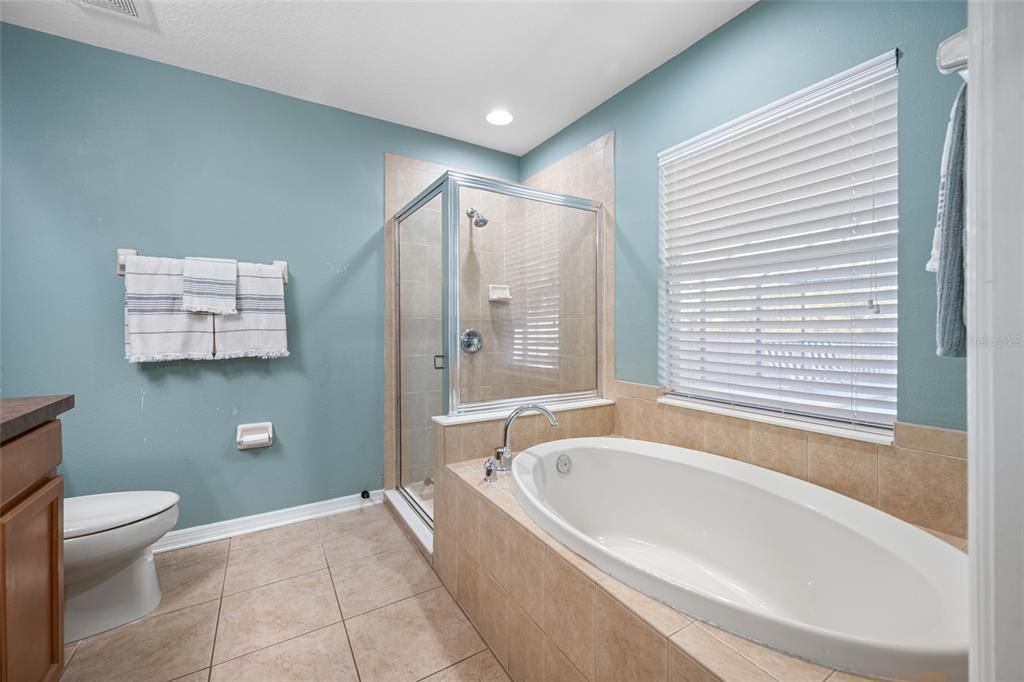 For Sale: $419,900 (3 beds, 2 baths, 1403 Square Feet)