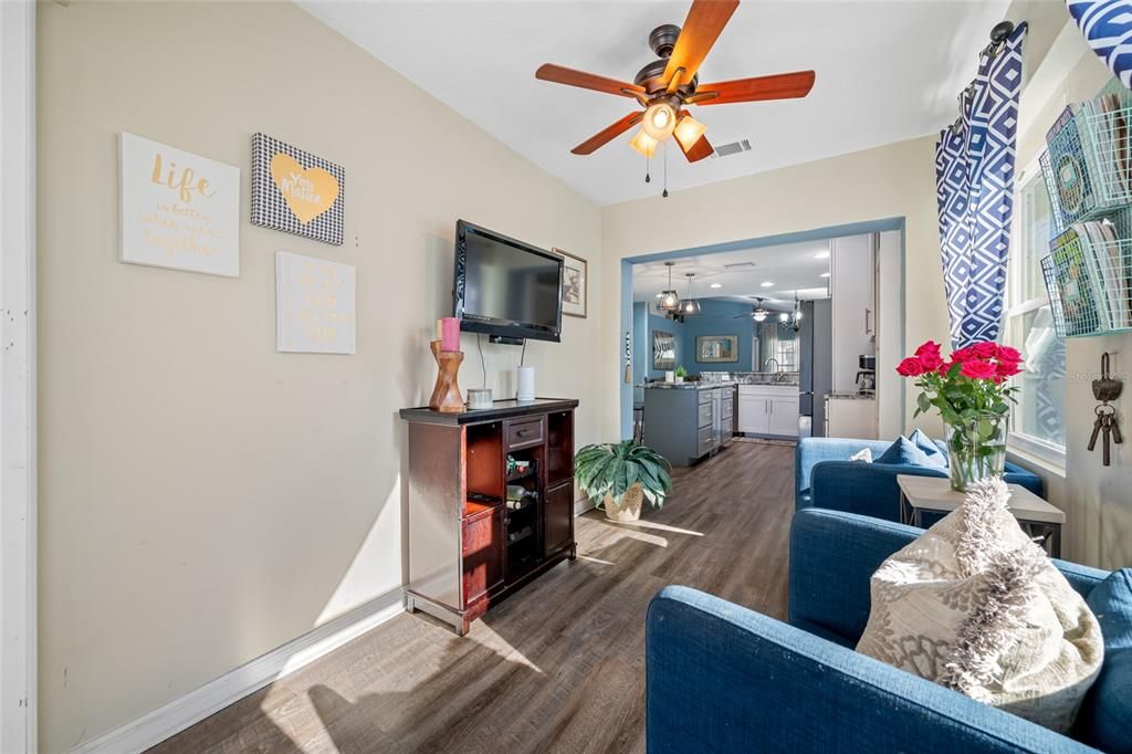 For Sale: $419,900 (3 beds, 2 baths, 1403 Square Feet)