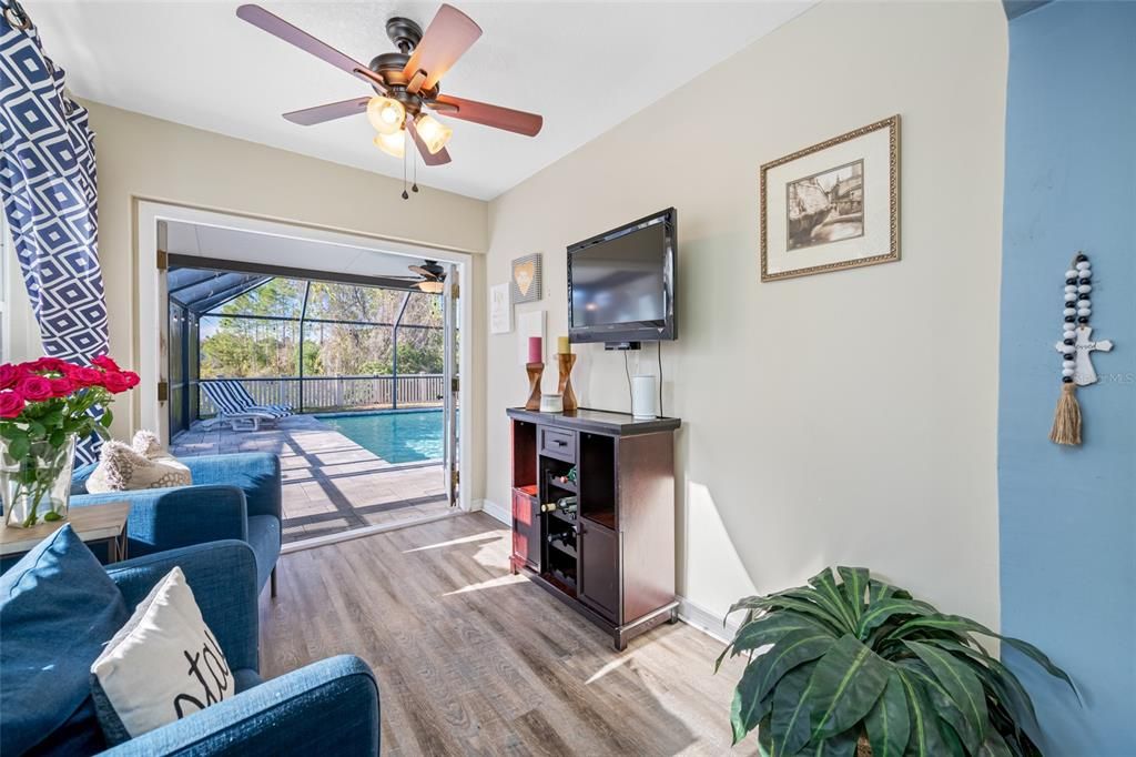For Sale: $419,900 (3 beds, 2 baths, 1403 Square Feet)
