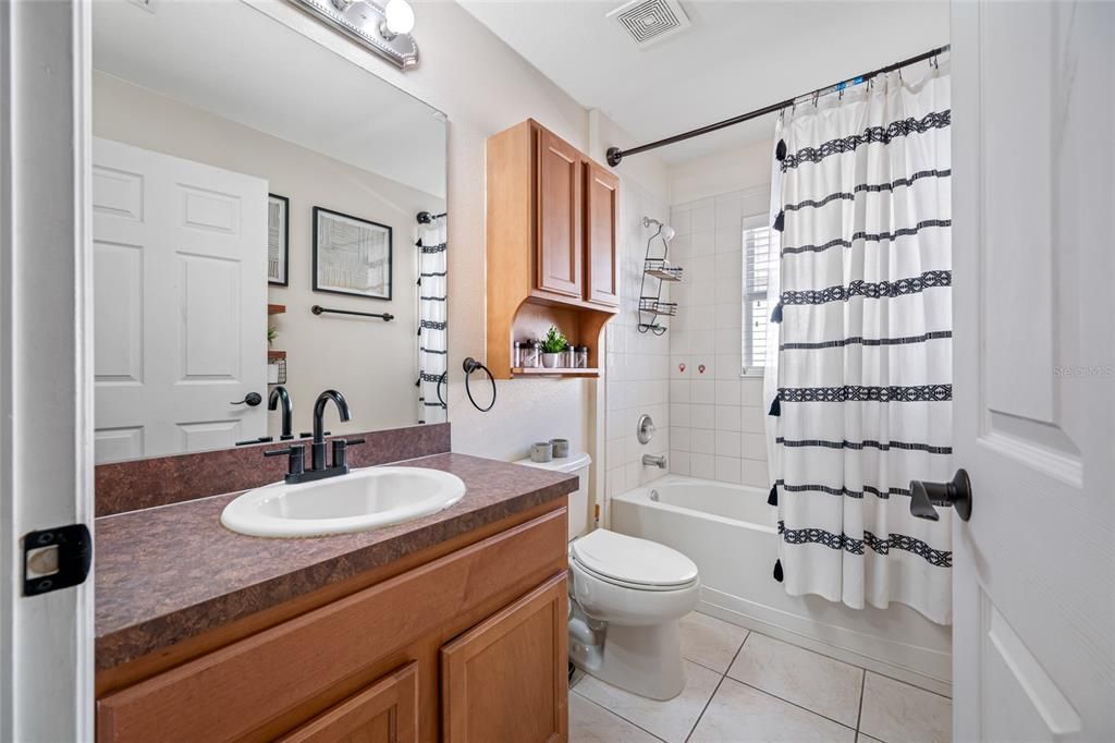 For Sale: $419,900 (3 beds, 2 baths, 1403 Square Feet)