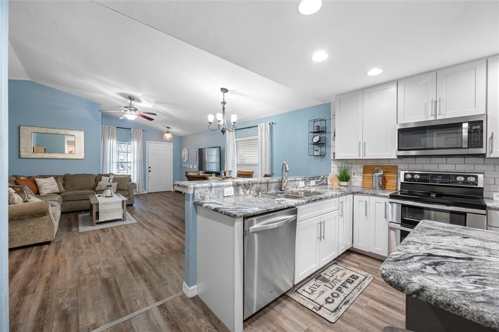 For Sale: $419,900 (3 beds, 2 baths, 1403 Square Feet)