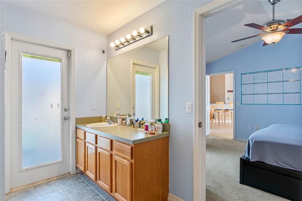 出租: $2,250 (4 贝兹, 3 浴室, 1731 平方英尺)