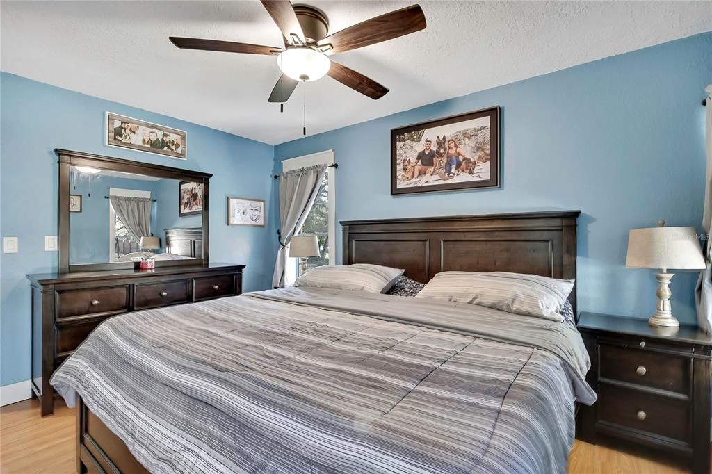 For Sale: $285,000 (2 beds, 2 baths, 1168 Square Feet)