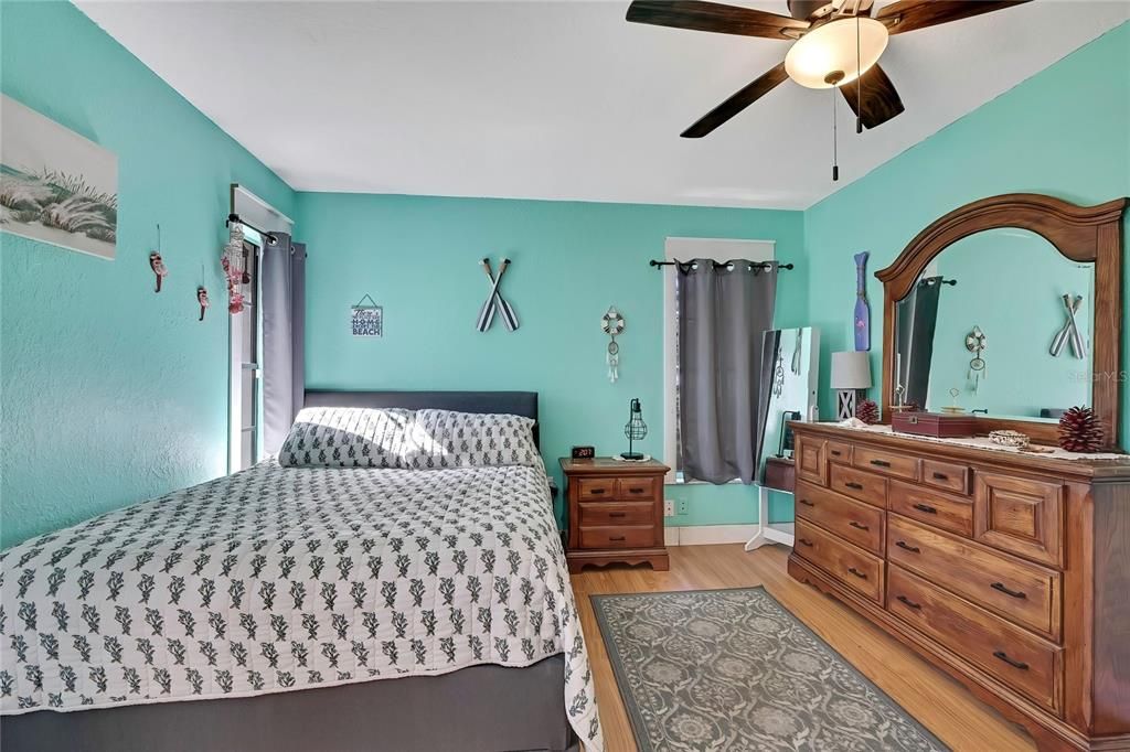 For Sale: $285,000 (2 beds, 2 baths, 1168 Square Feet)