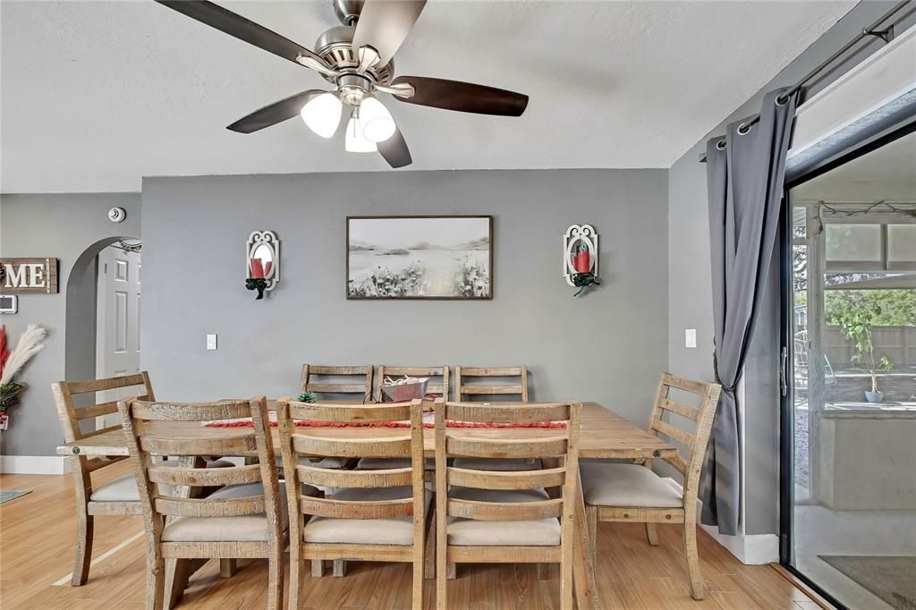 For Sale: $285,000 (2 beds, 2 baths, 1168 Square Feet)