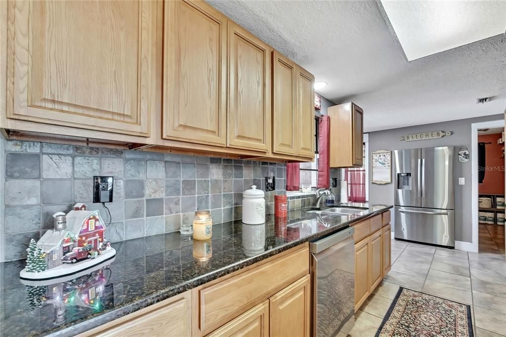 For Sale: $285,000 (2 beds, 2 baths, 1168 Square Feet)