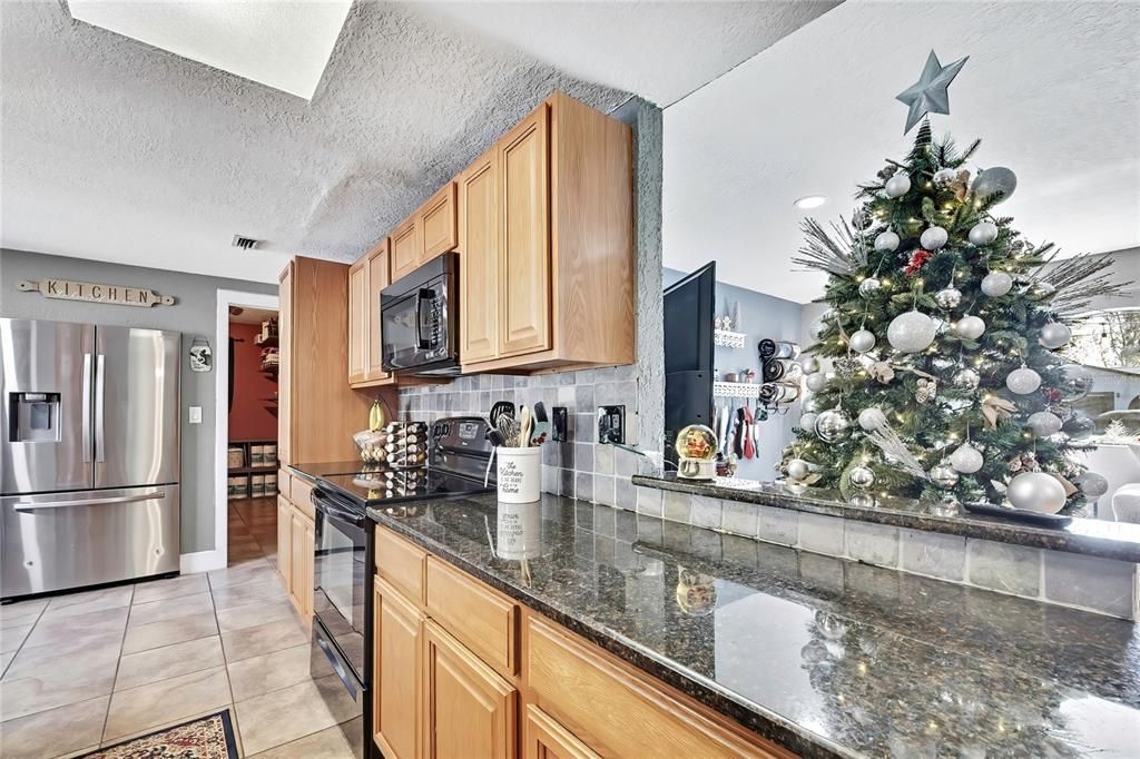 For Sale: $285,000 (2 beds, 2 baths, 1168 Square Feet)