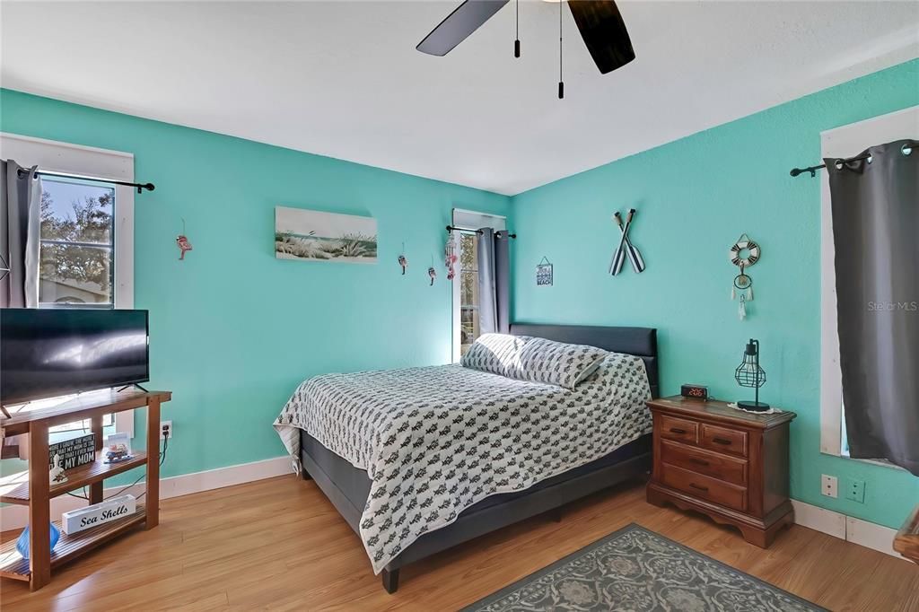 For Sale: $285,000 (2 beds, 2 baths, 1168 Square Feet)