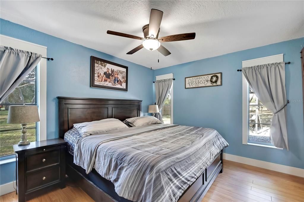 For Sale: $285,000 (2 beds, 2 baths, 1168 Square Feet)