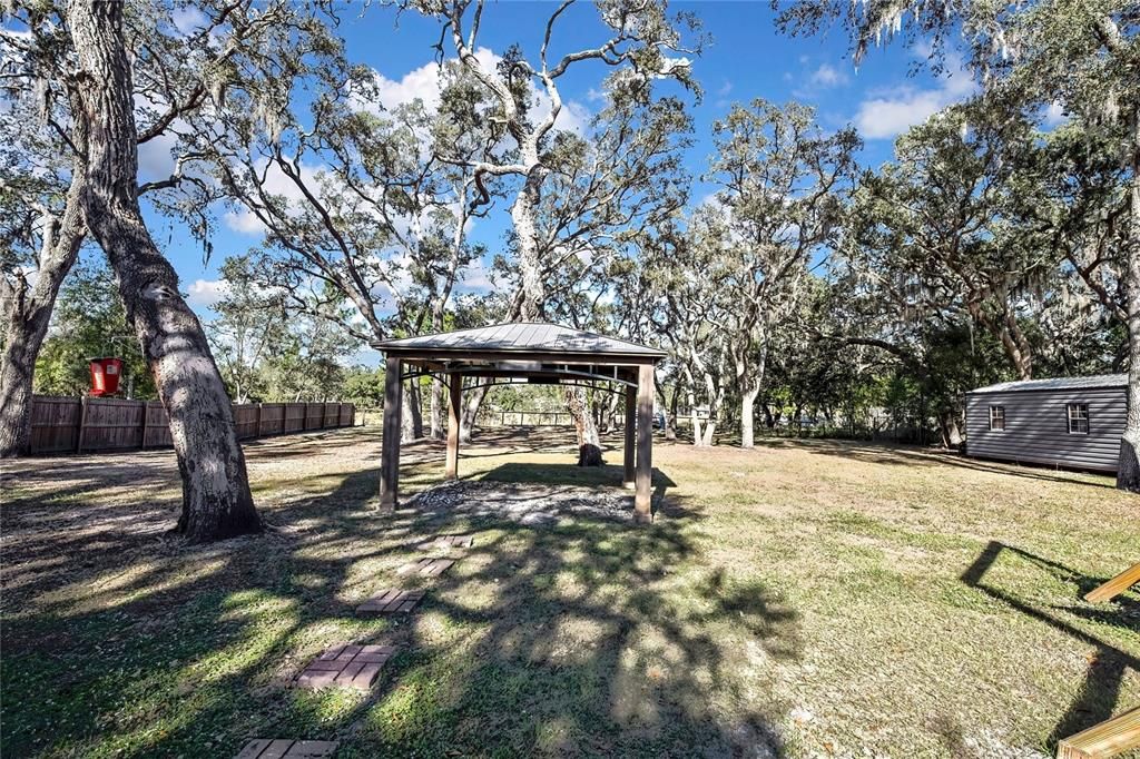 For Sale: $285,000 (2 beds, 2 baths, 1168 Square Feet)