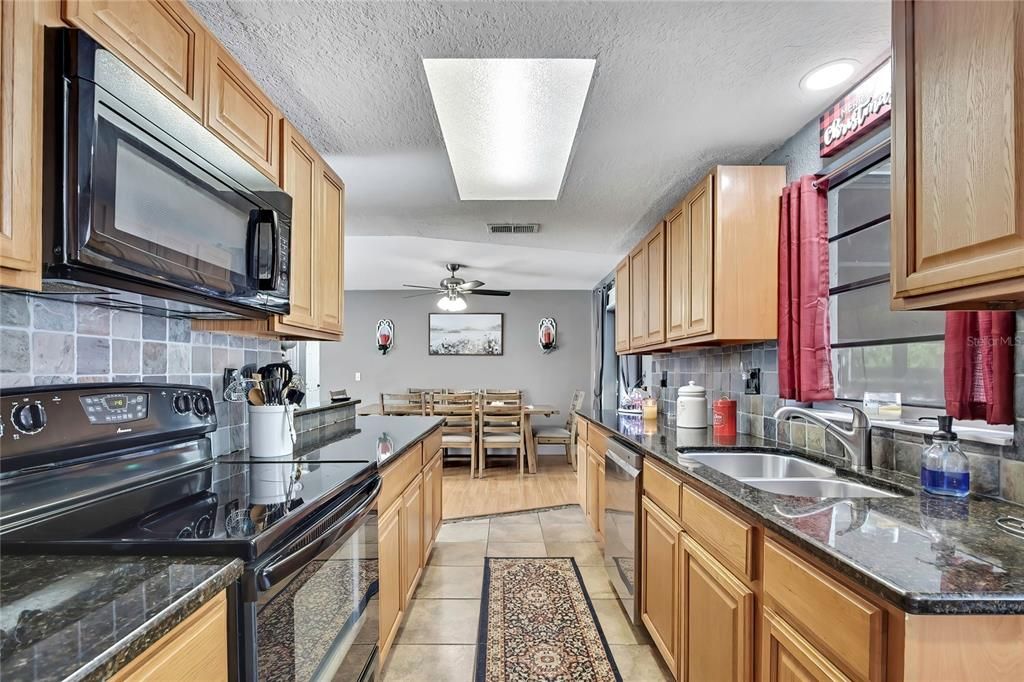 For Sale: $285,000 (2 beds, 2 baths, 1168 Square Feet)