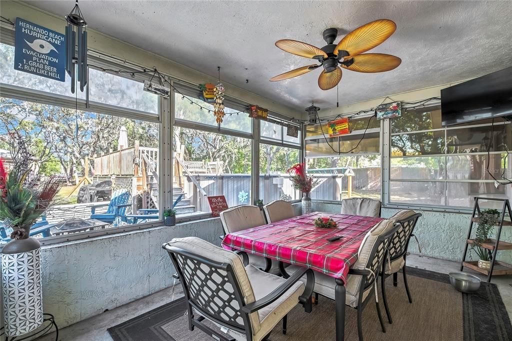 For Sale: $285,000 (2 beds, 2 baths, 1168 Square Feet)