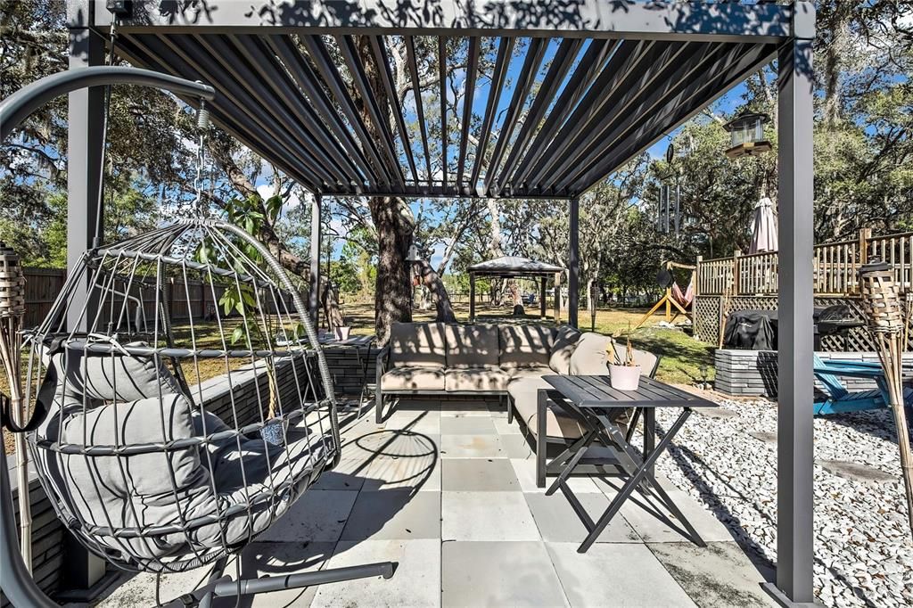 For Sale: $285,000 (2 beds, 2 baths, 1168 Square Feet)