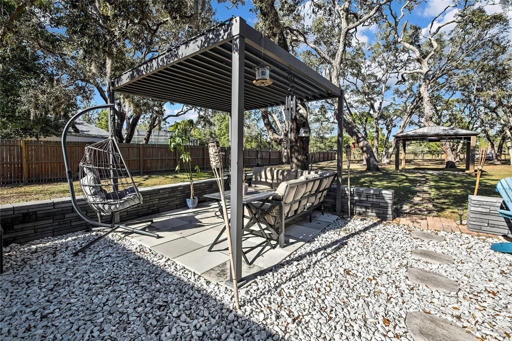 For Sale: $285,000 (2 beds, 2 baths, 1168 Square Feet)