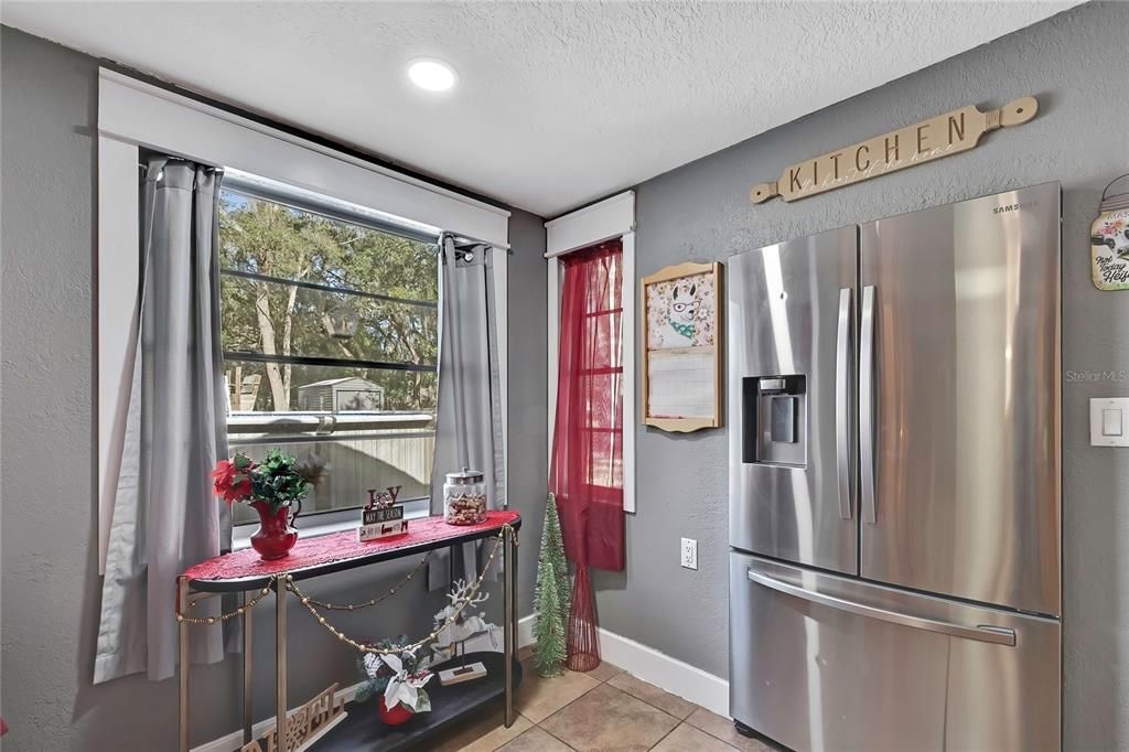 For Sale: $285,000 (2 beds, 2 baths, 1168 Square Feet)