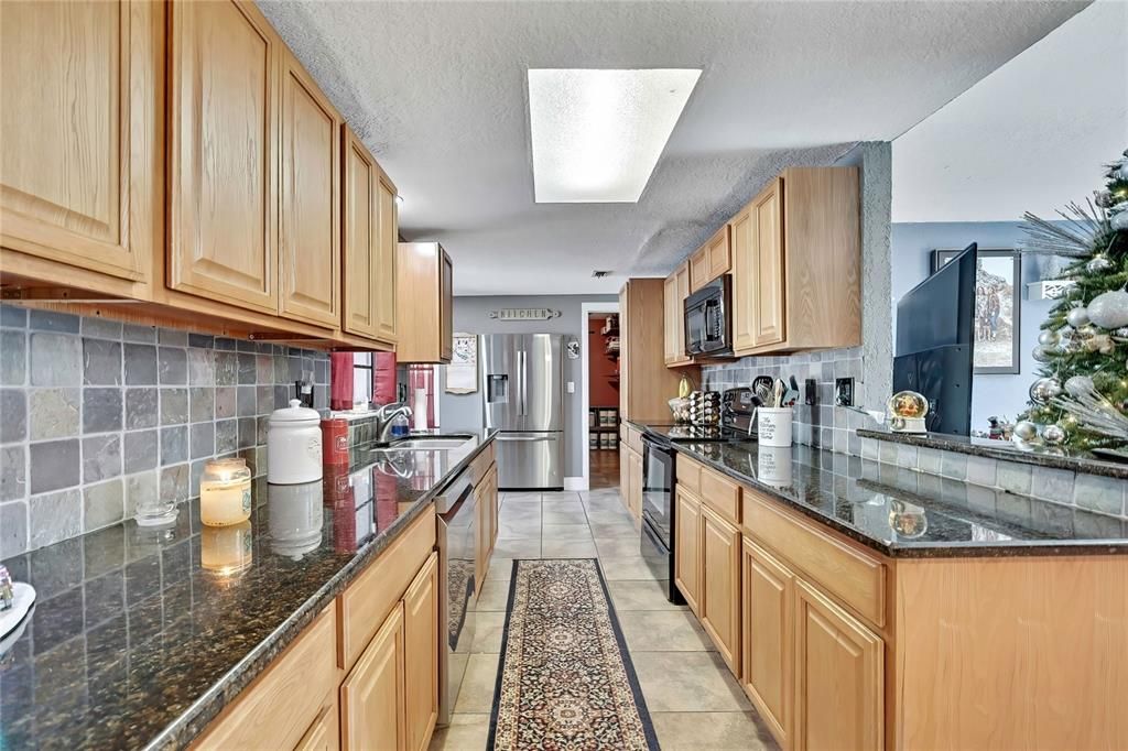 For Sale: $285,000 (2 beds, 2 baths, 1168 Square Feet)