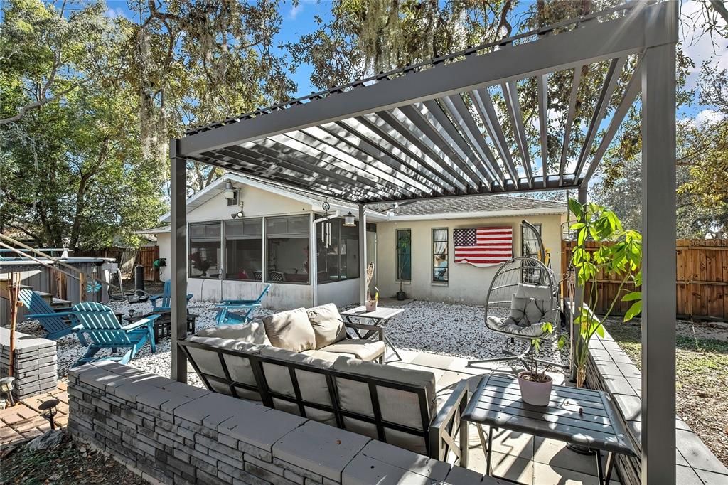 For Sale: $285,000 (2 beds, 2 baths, 1168 Square Feet)