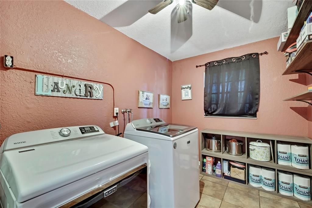 For Sale: $285,000 (2 beds, 2 baths, 1168 Square Feet)