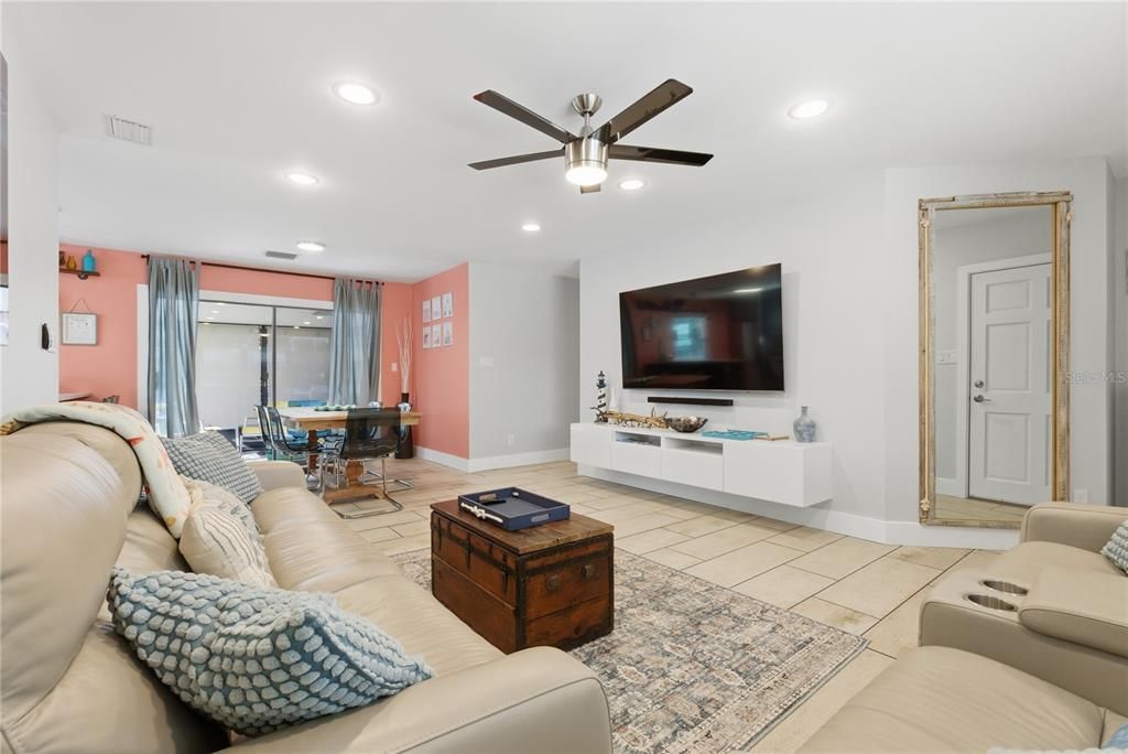 En Venta: $429,000 (3 camas, 2 baños, 1233 Pies cuadrados)