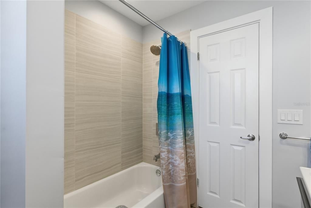 En Venta: $429,000 (3 camas, 2 baños, 1233 Pies cuadrados)