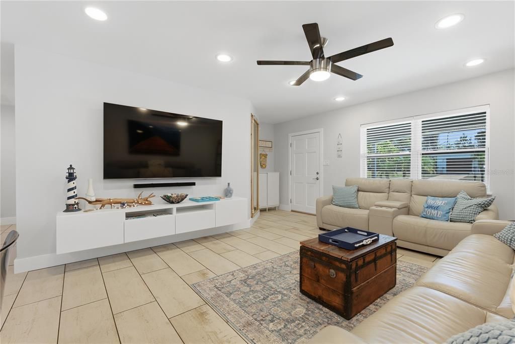 En Venta: $429,000 (3 camas, 2 baños, 1233 Pies cuadrados)