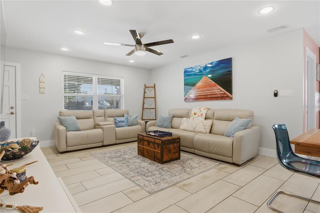 En Venta: $429,000 (3 camas, 2 baños, 1233 Pies cuadrados)