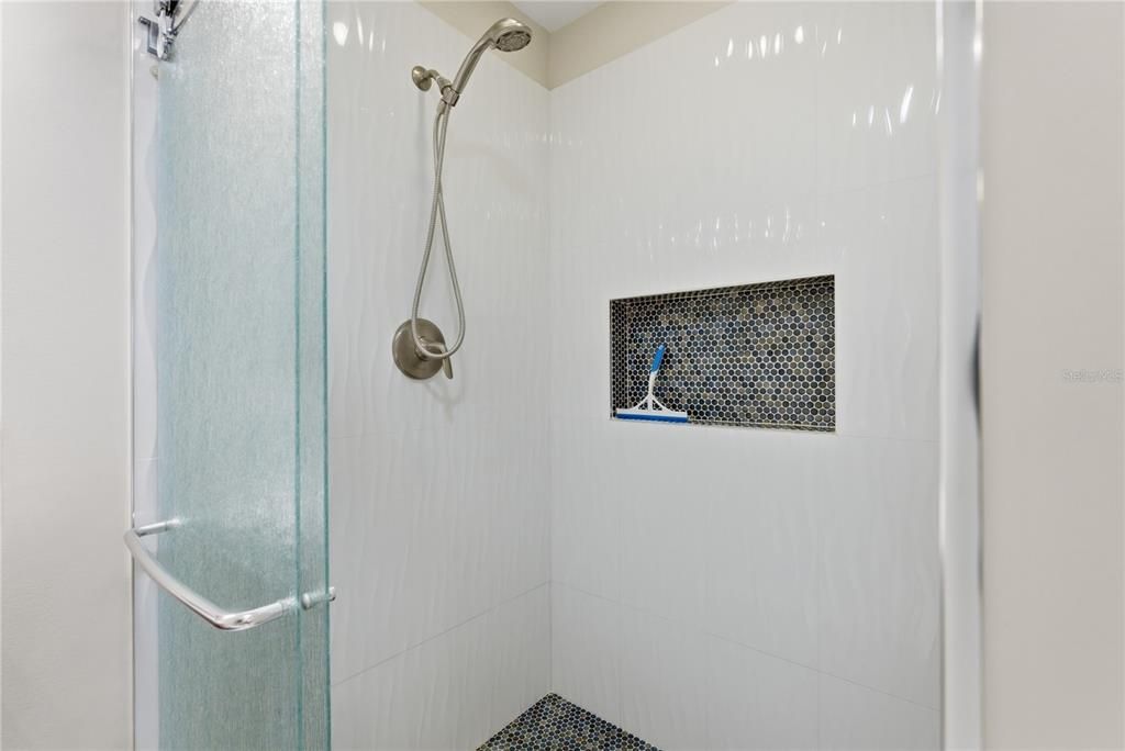 En Venta: $429,000 (3 camas, 2 baños, 1233 Pies cuadrados)