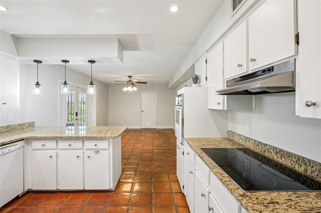 En Venta: $495,000 (4 camas, 3 baños, 2247 Pies cuadrados)