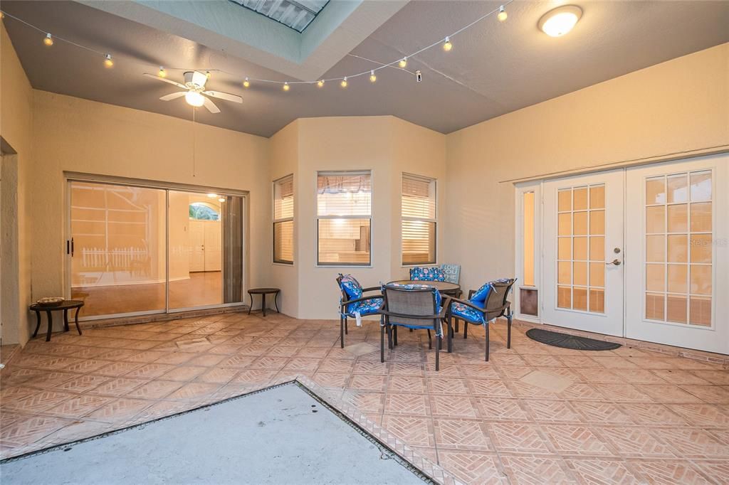 For Sale: $499,900 (5 beds, 3 baths, 2606 Square Feet)