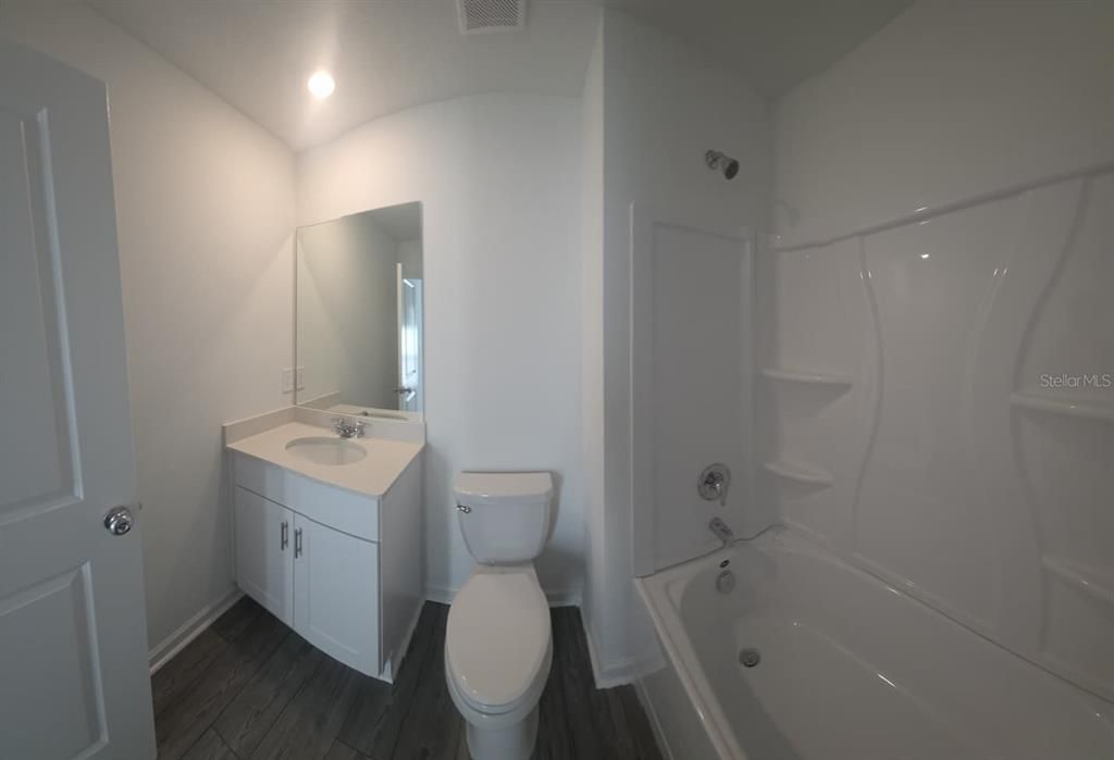 出租: $2,400 (4 贝兹, 3 浴室, 2172 平方英尺)