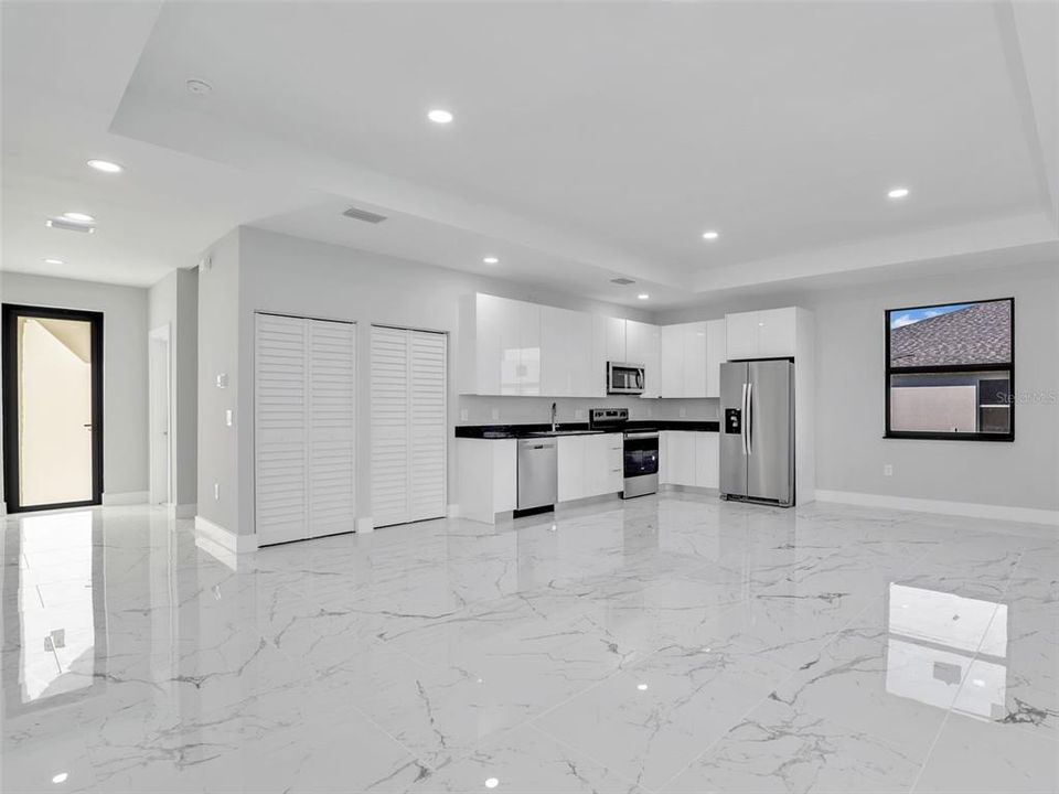 For Sale: $369,900 (3 beds, 2 baths, 1597 Square Feet)