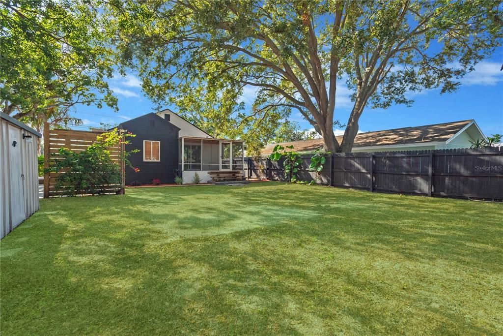 For Sale: $339,000 (2 beds, 1 baths, 947 Square Feet)