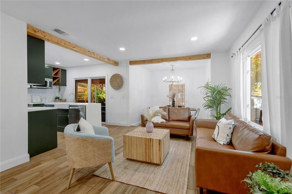 For Sale: $339,000 (2 beds, 1 baths, 947 Square Feet)