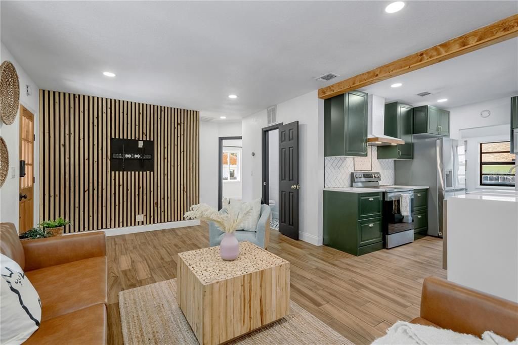 For Sale: $339,000 (2 beds, 1 baths, 947 Square Feet)